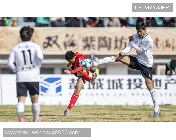 足球比赛精彩瞬间镜头捕捉赛场激情与团队协作的完美结合